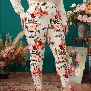 SHEIN Plus Lace Hem Floral Leggings size 2x
